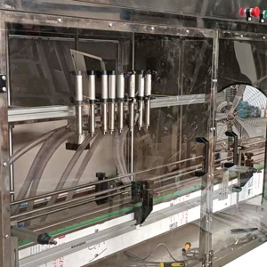 8头直线式，小型灌装机生产